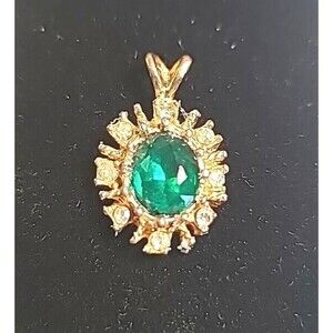 Vintage Faux Emerald Oval Necklace Pendant Gold Tone Rhinestone Frame Dainty
